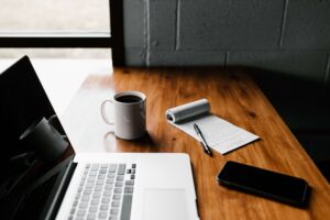 keep your desk mess free